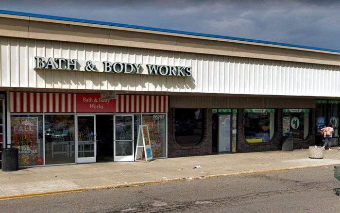 Harmony House Records and Tapes - Warren - 26297 Hoover (newer photo)